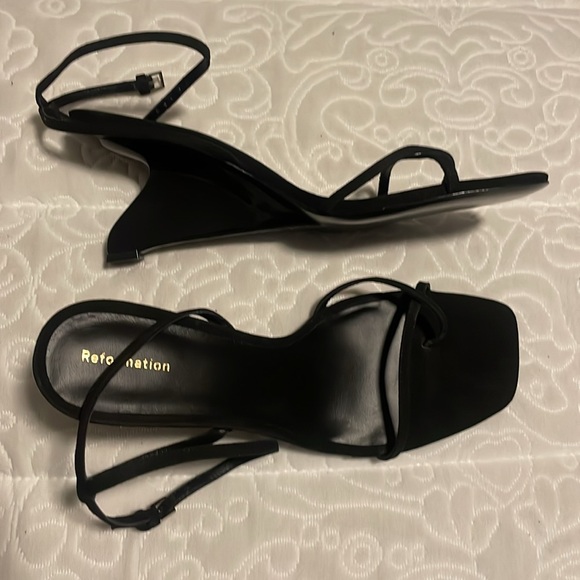 Reformation Emilia Wedge Sandal Black Suede Size 9.5 Brand New, Never Worn - Picture 4 of 8